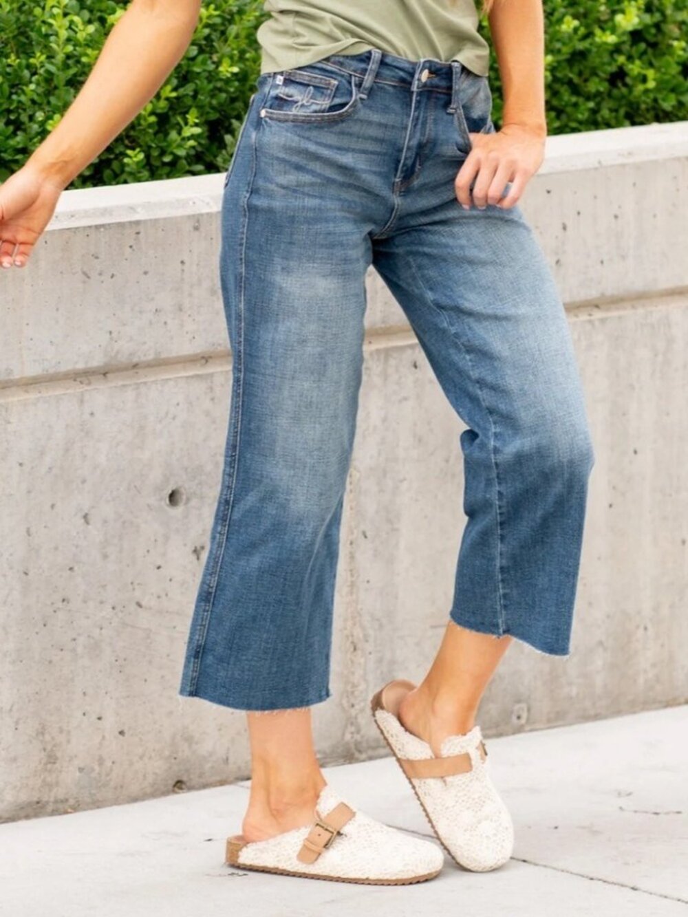 Judy Blue | JB88612 Wide Leg Raw Hem High Rise Stretch Crop Jeans | 13/31